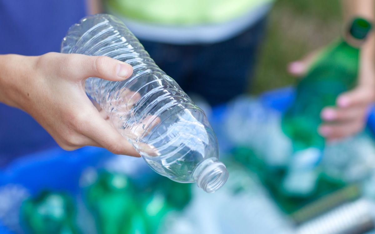 Как правильно сдавать пластиковые бутылки на переработку?